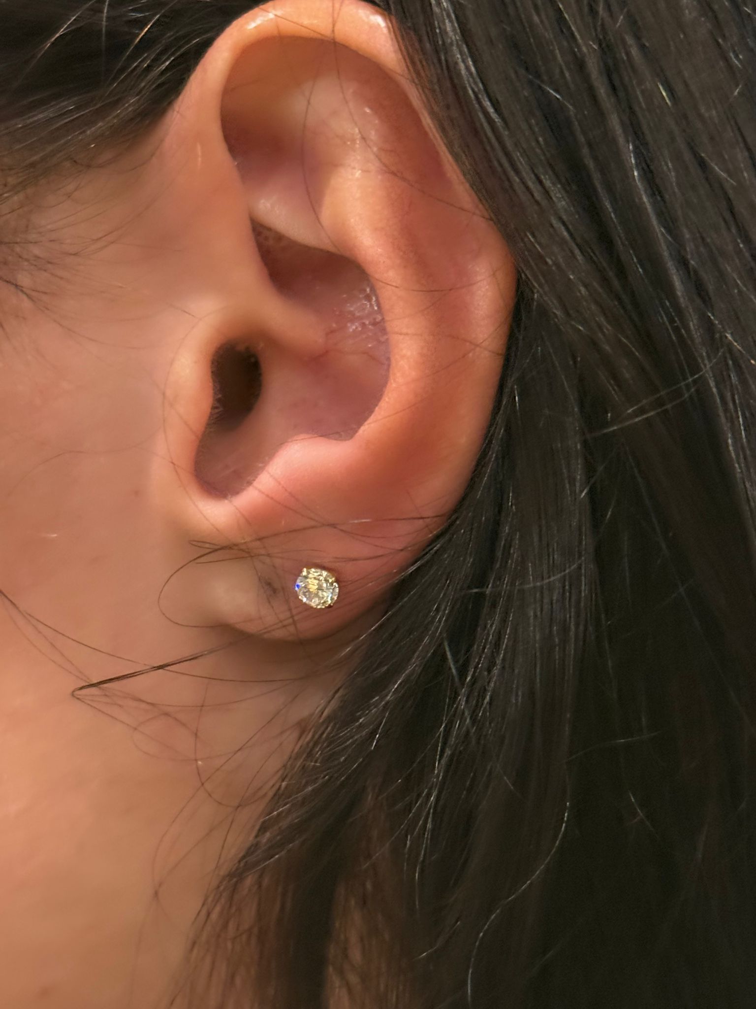 Single lobe piercing with diamond stud